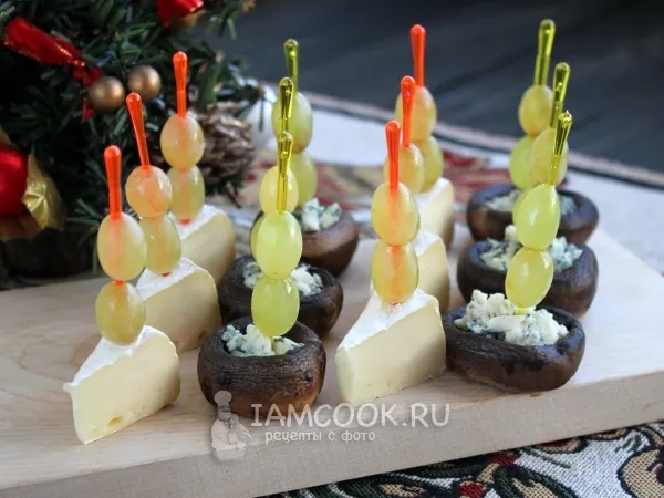 Фото блюда: Закуска из сыров с плесенью