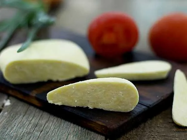 Фото блюда: Домашний сыр брынза из молока с уксусом