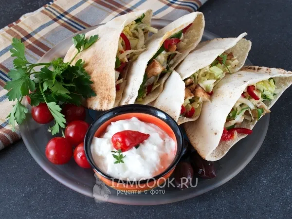 Фото блюда: Арабская пита с курицей и овощами