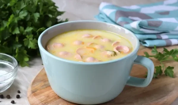 Фото блюда: Сырный суп с сосисками