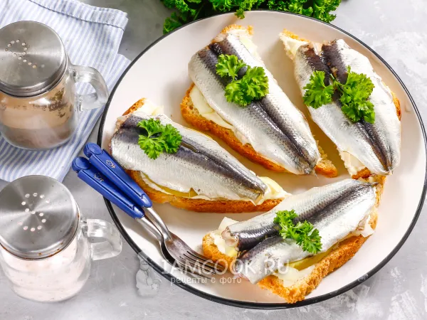 Фото блюда: Бутерброды с салакой и картофелем