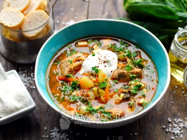 Фото блюда: Зеленый борщ с томатной пастой