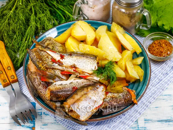 Фото блюда: Плотва с картофелем в духовке