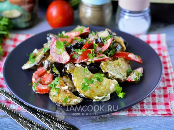 Фото блюда: Салат из помидоров и баклажанов с майонезом