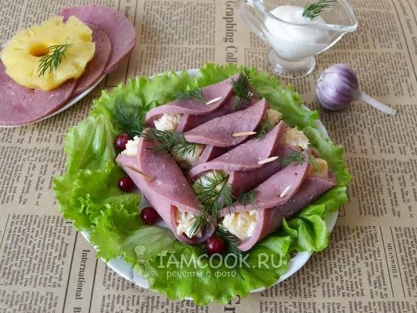 Фото блюда: Рулетики из ветчины с ананасами