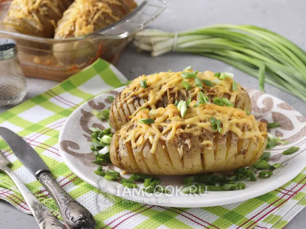 Фото блюда: Картошка-гармошка с курицей в духовке