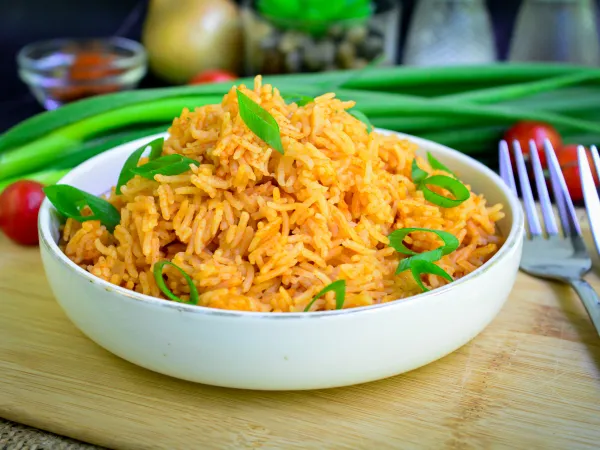 Фото блюда: Рис с томатной пастой на сковороде