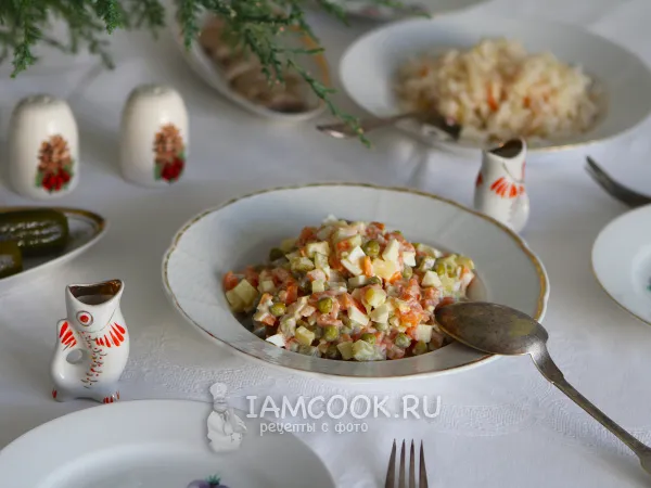 Фото блюда: Царский салат Оливье с семгой и креветками