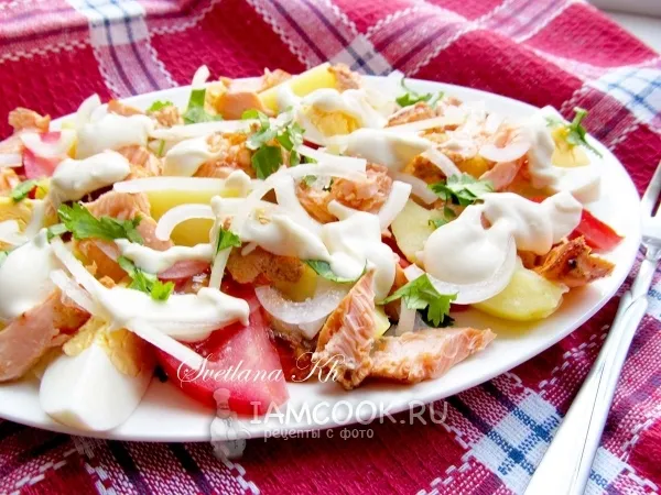 Фото блюда: Салат из семги с помидорами