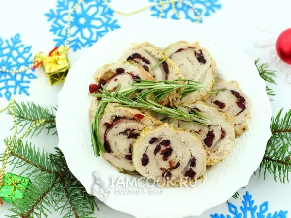 Фото блюда: Мясной рулет с вяленой клюквой