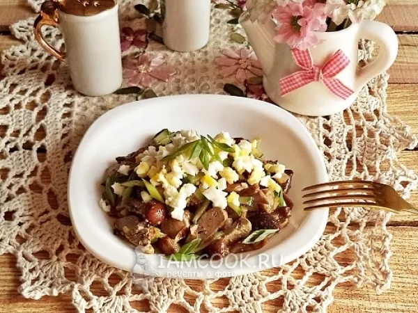 Фото блюда: Салат с куриной печенью и грибами