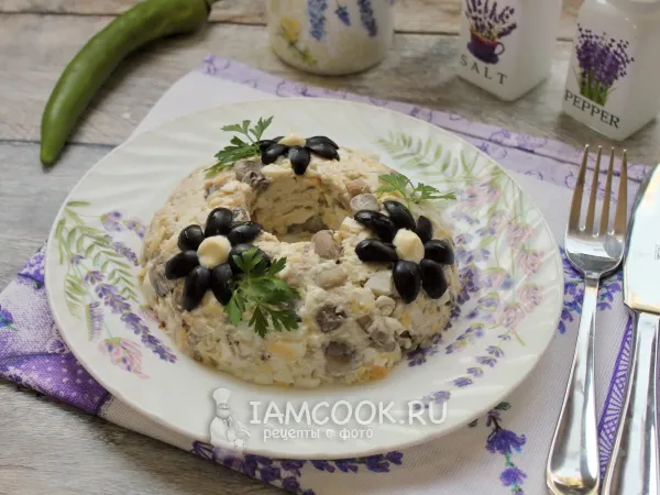 Фото блюда: Салат «Леший» с грибами и курицей