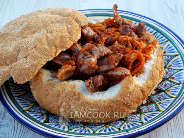 Фото блюда: Куриные желудки в казане на костре