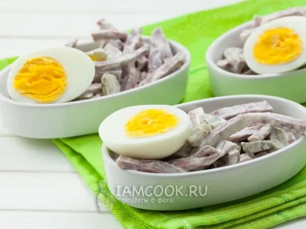 Фото блюда: Салат с языком и маринованными огурцами