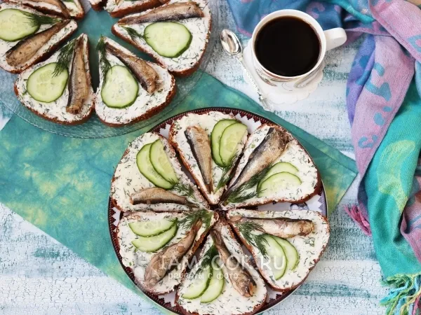 Фото блюда: Бутерброды со шпротами и сливочным маслом