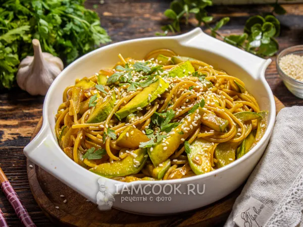 Фото блюда: Гречневая лапша с кабачками