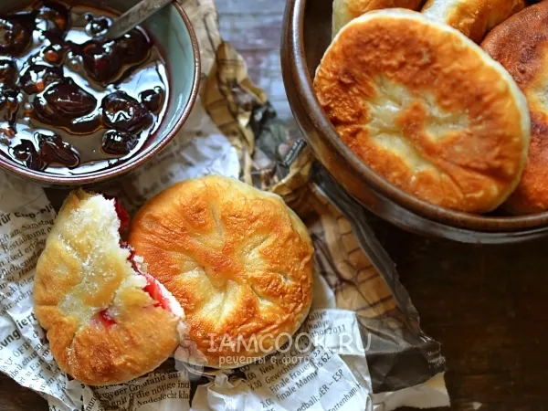 Фото блюда: Пышки с вишнёвой начинкой