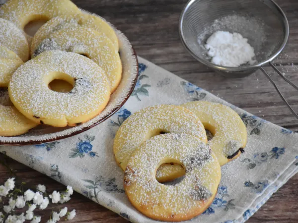 Фото блюда: Песочные кольца с вяленой вишней