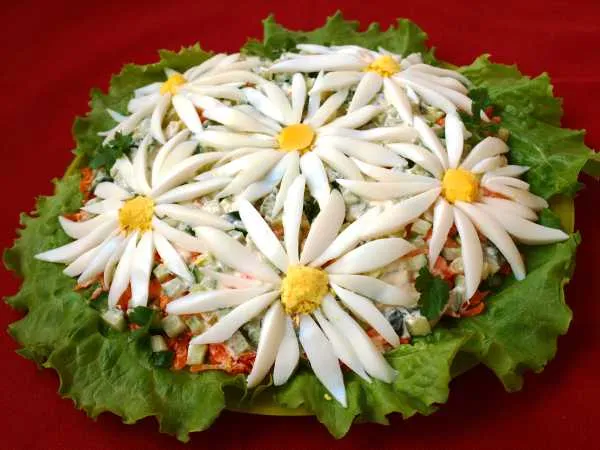 Фото блюда: Салат «Ромашковое поле»