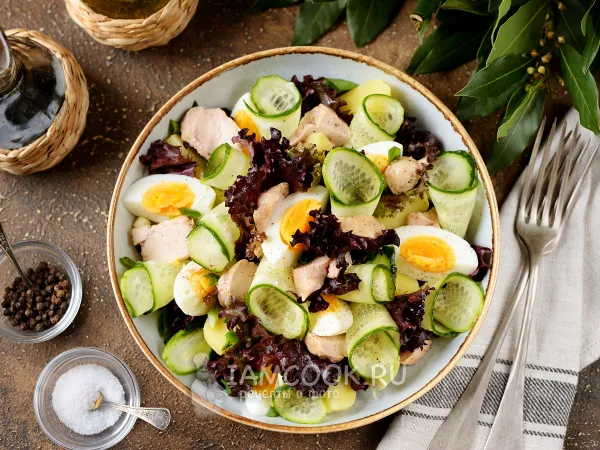 Фото блюда: Салат из печени трески со свежим огурцом