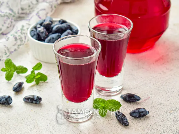 Фото блюда: Настойка на жимолости (на самогоне, на водке)