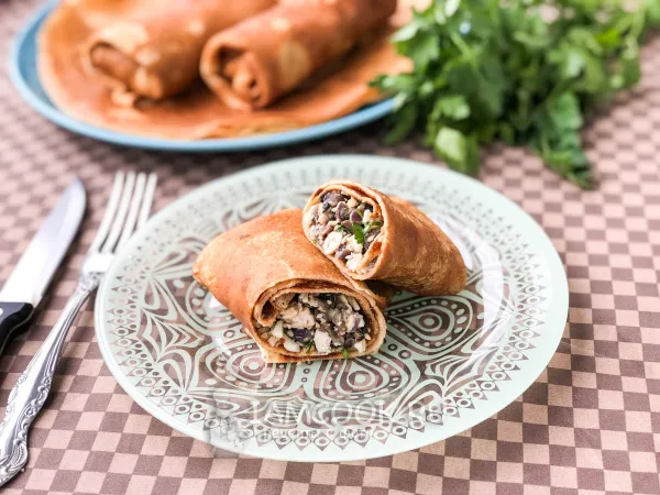 Фото блюда: Цельнозерновые блины с индейкой и грибами (на молоке)