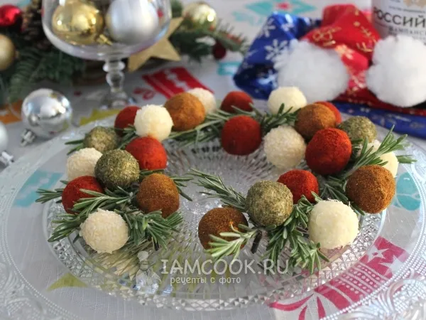 Фото блюда: Закуска «Новогодний венок из сыра»