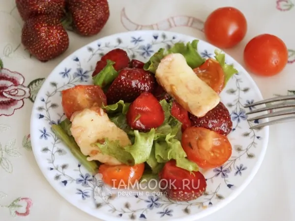 Фото блюда: Салат с клубникой и сыром халуми