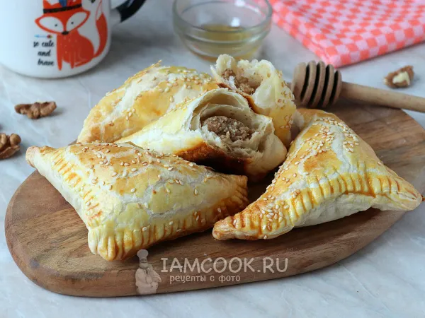 Фото блюда: Слойки с орехами и медом