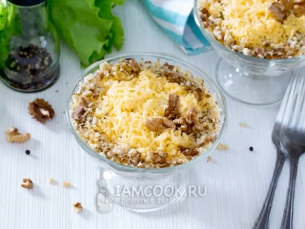 Фото блюда: Салат с черносливом, курицей и грибами