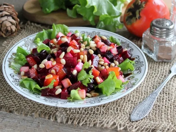 Фото блюда: Салат со свеклой, кедровыми орешками и сыром