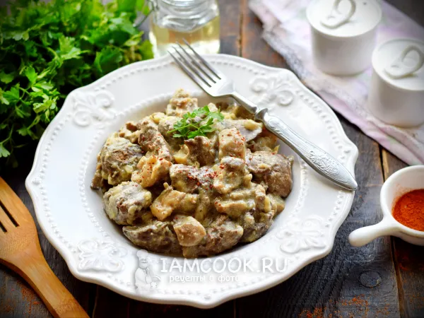 Фото блюда: Тушеная куриная печень с вешенками в сливках