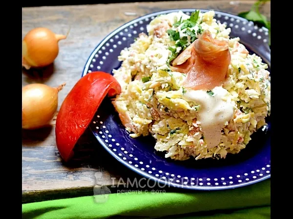 Фото блюда: Салат с горбушей и крабовыми палочками