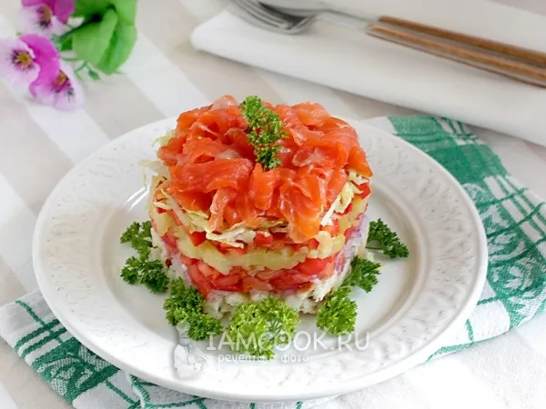 Фото блюда: Слоеный салат с форелью