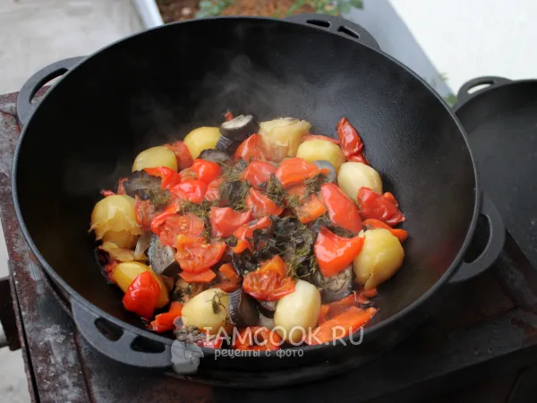 Фото блюда: Хашлама из свинины в казане на костре