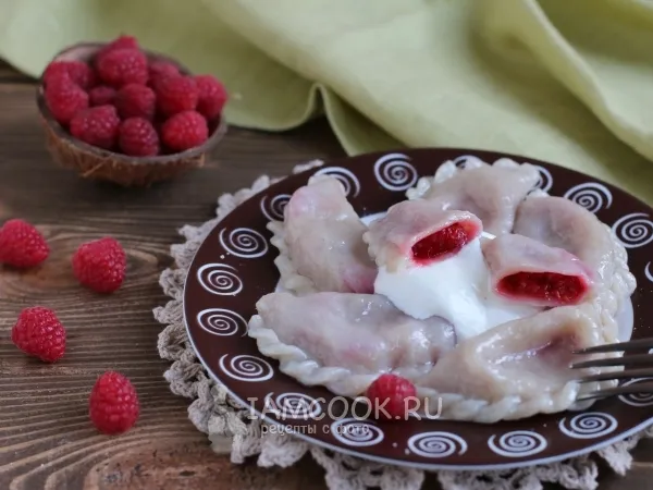 Фото блюда: Вареники на воде со свежей малиной