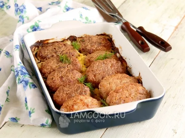 Фото блюда: Котлеты в сметанном соусе