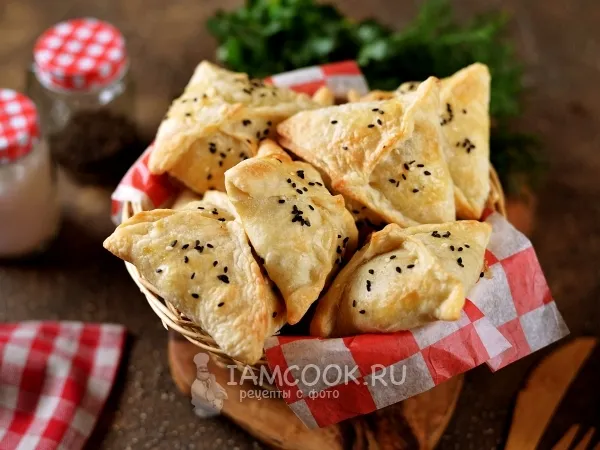 Фото блюда: Конвертики из слоеного теста с творогом