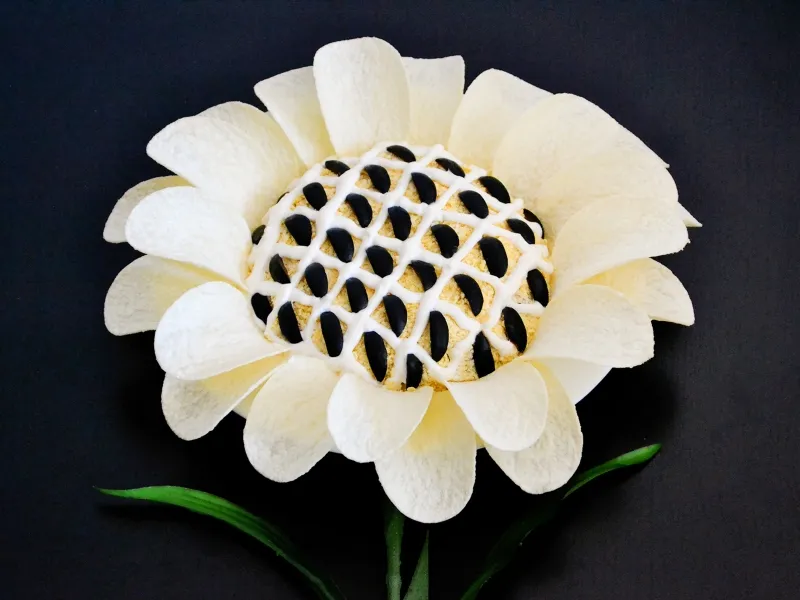 Фото блюда: Салат «Подсолнух» с печенью трески