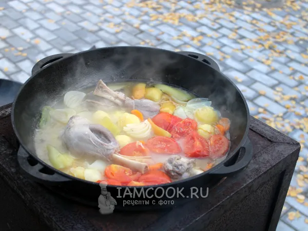 Фото блюда: Шурпа из баранины в казане на костре