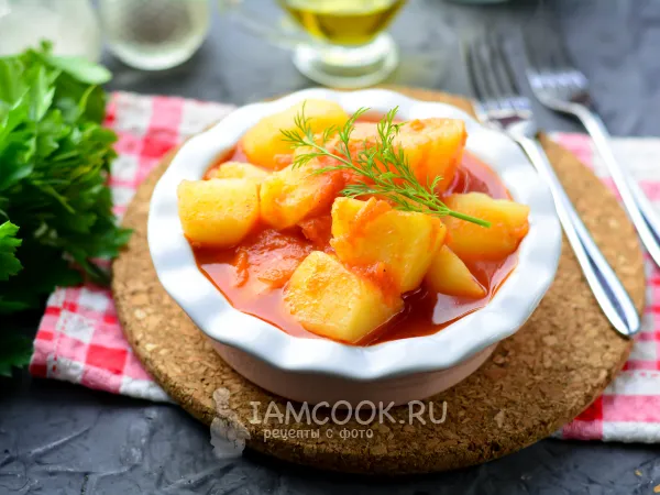 Фото блюда: Тушеная картошка с томатной пастой