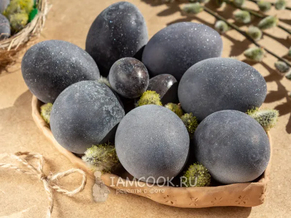 Фото блюда: Как покрасить яйца вином на Пасху?