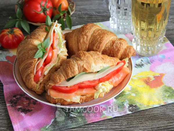 Фото блюда: Круассан Цезарь