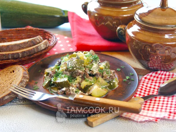 Фото блюда: Кабачки с мясом в горшочках в духовке