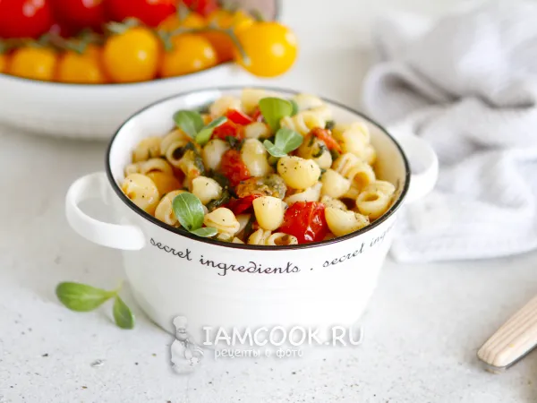 Фото блюда: Макароны со шпинатом и томатом (One Pot)