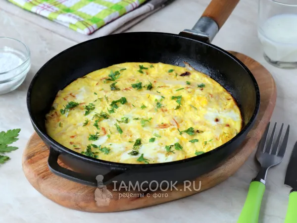 Фото блюда: Омлет с белокочанной капустой на сковороде