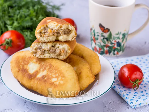 Фото блюда: Пирожки с фаршем и картошкой на сковороде