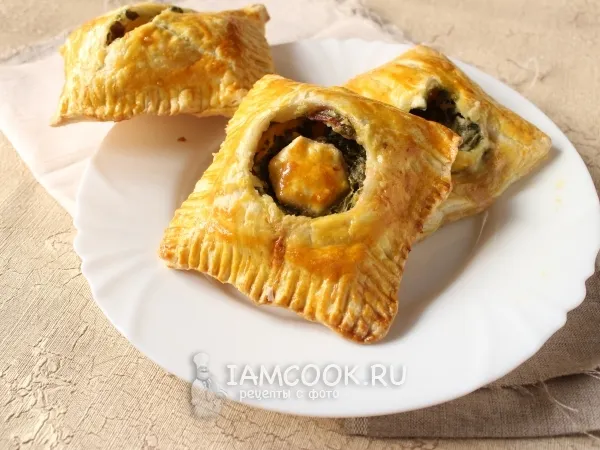 Фото блюда: Слойки с сыром и свекольными листьями