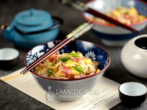 Фото блюда: Рис с беконом и яйцом (жареный)