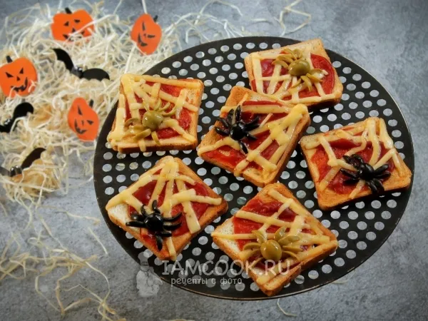 Фото блюда: Тосты «Паутинка» на Хэллоуин